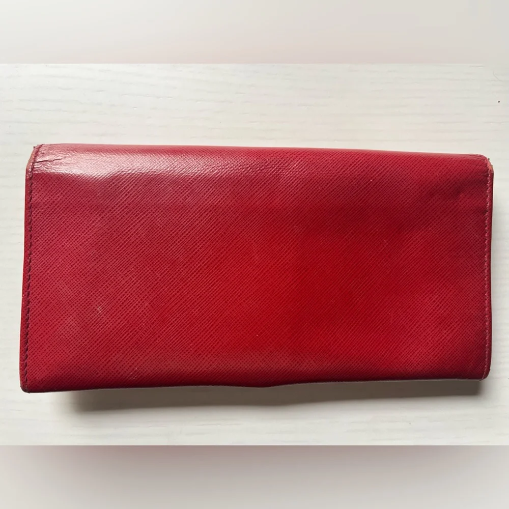 Salvatore Ferragamo Gancini Continental Red Leather Wallet - Picture 2 of 7